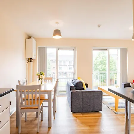 4 Bed - Spacious Lejlighed