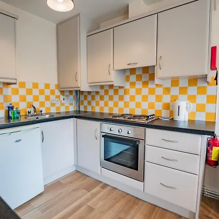 4 Bed - Spacious Lejlighed *